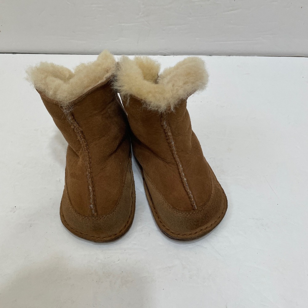 UGG‎ SHEEPSKIN LINED LEATHER BOOTS